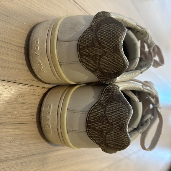 Selling coach sneakers size 6.5 in a great condition - Picture 3 of 5
